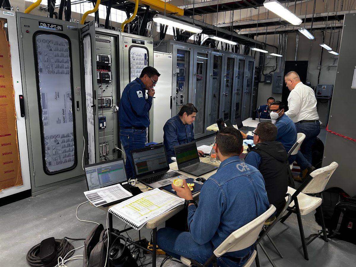 Trabajos de integración de automatización en gabinetes de control